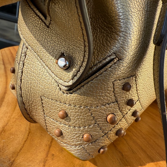 TODS Wave bag in golden metallic - Picture 7 of 14